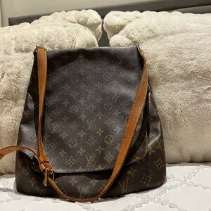 Authentic Louis Vuitton Gm musette salsa